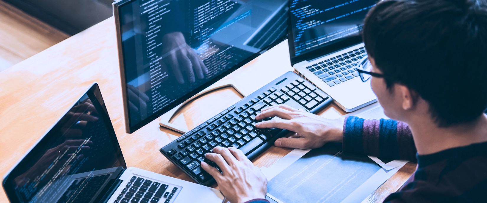 Como otimizar custo e disponibilidade com múltiplos SKUs e zonas